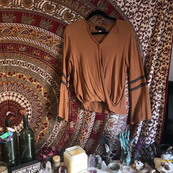 Cute flowy longsleeve - Picture 1 of 4